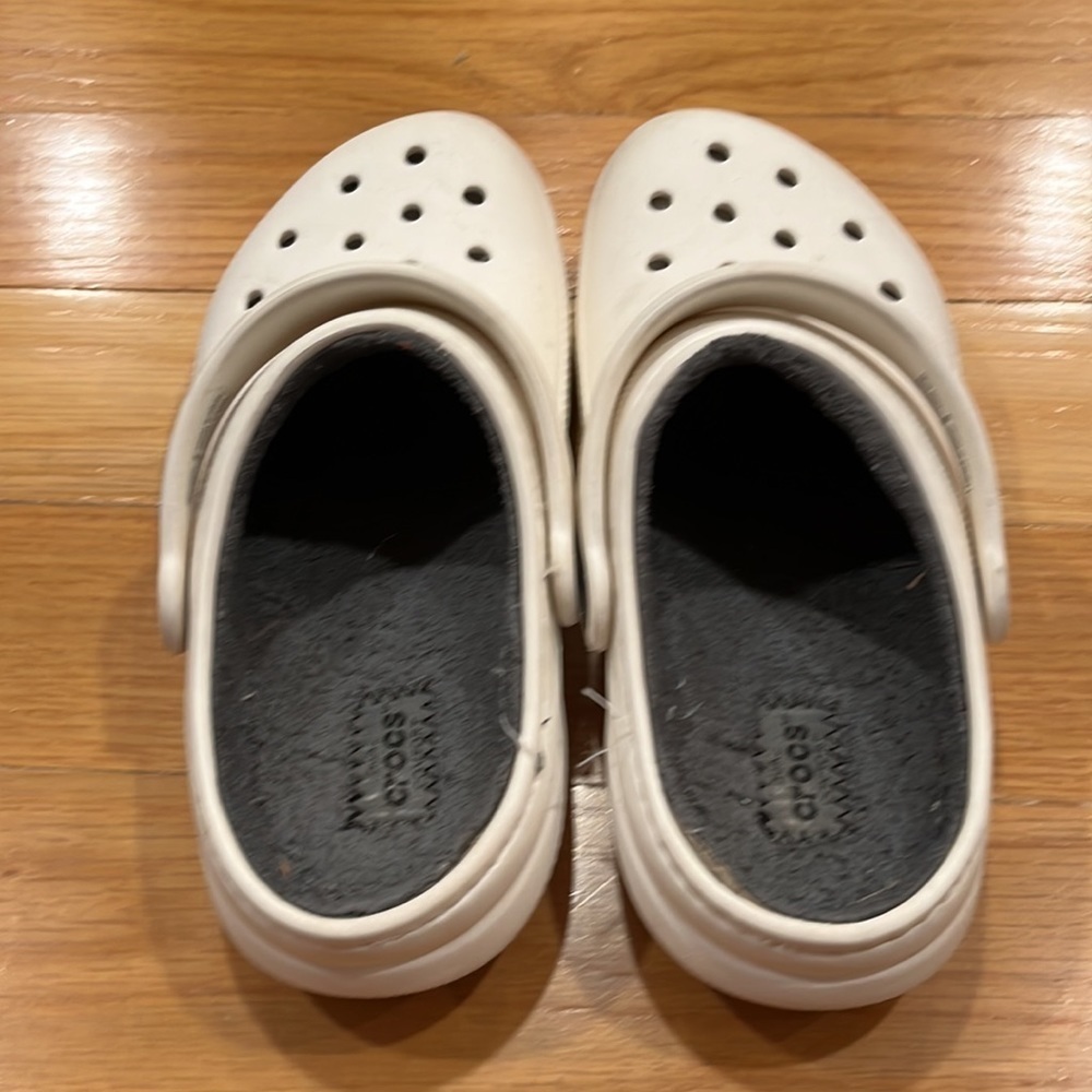 CROCS girls white lined sandals size j2. - Picture 2 of 9